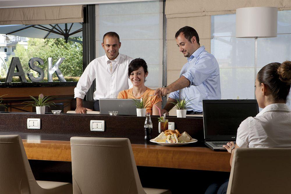 Courtyard By Marriott Park Hotell
